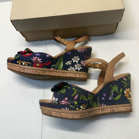 Clarks - Picture 4 of 8